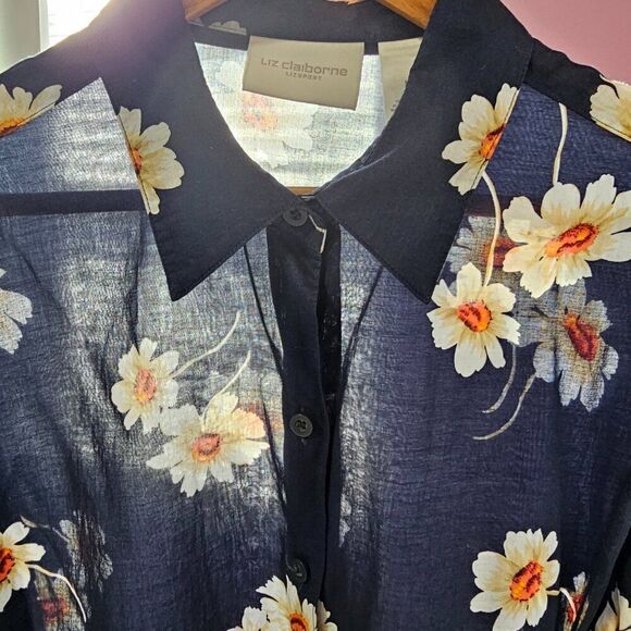 EUC LIKE NEW LIZ CLAIBORNE BLUE WHITE FLORAL BUTTON DOWN SHIRT SIZE M - Picture 4 of 12
